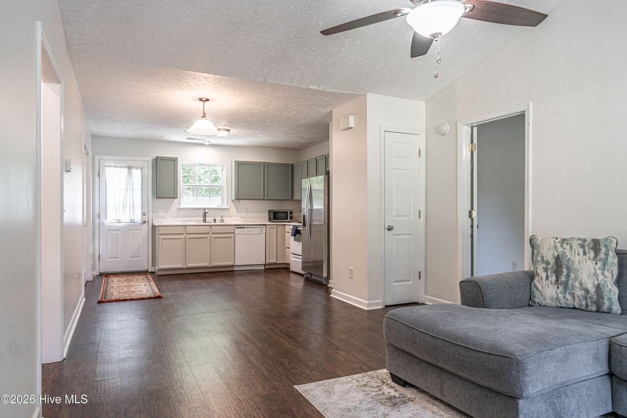 1215 W New Hampshire Ave - Photo 4 of 18