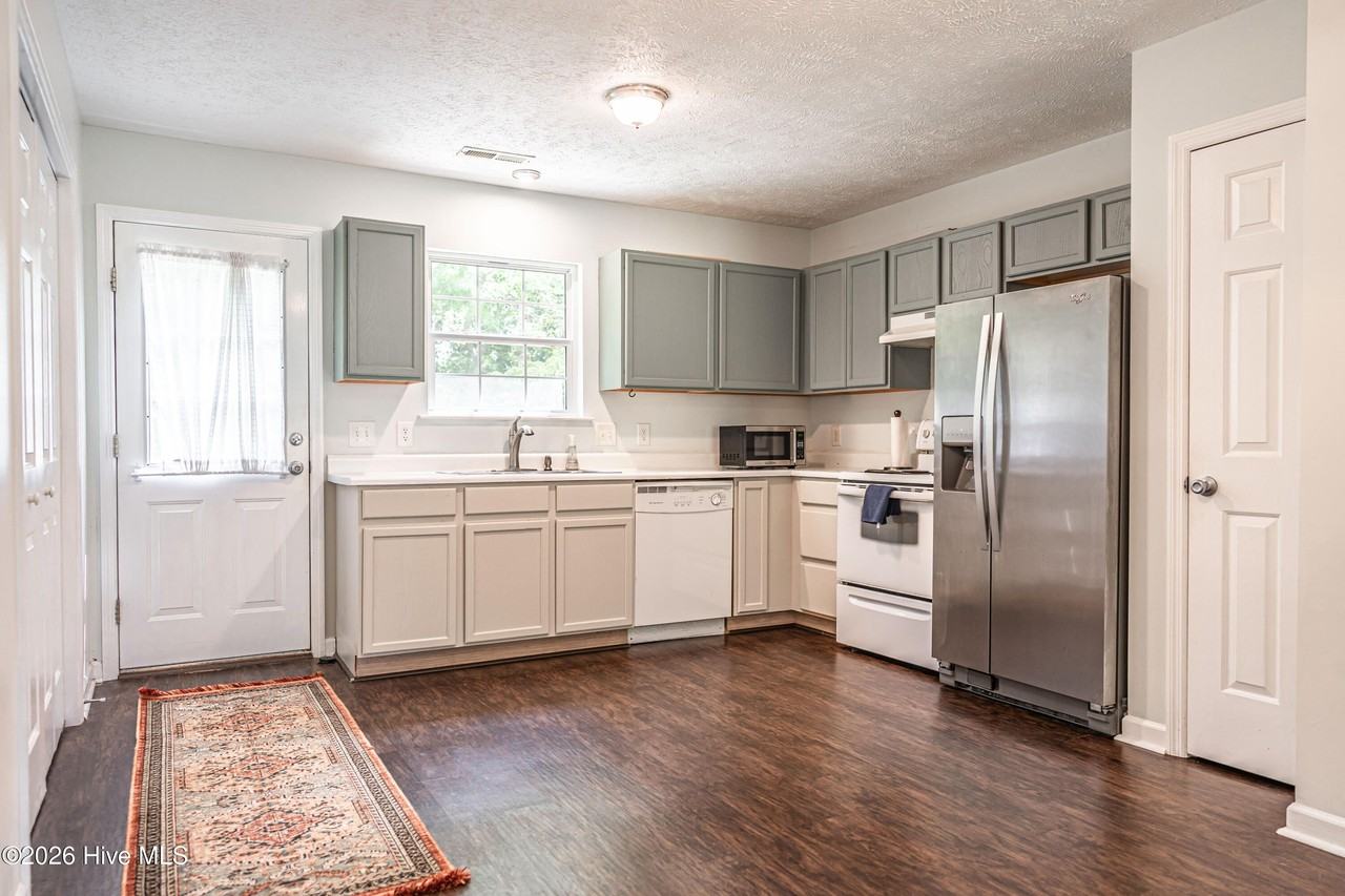 1215 W New Hampshire Ave - Photo 5 of 18