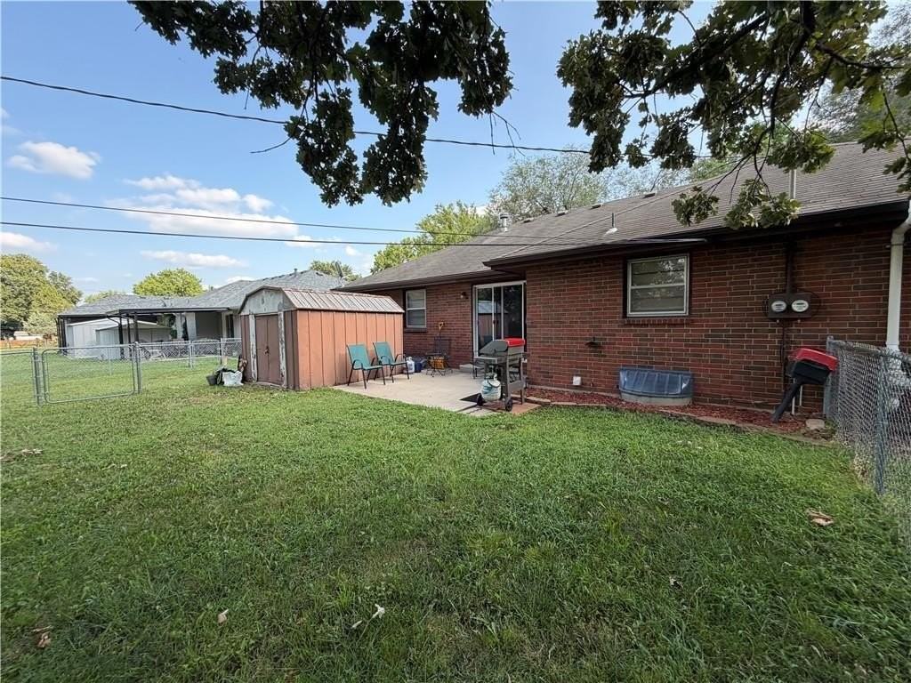 1005 Nw Mock Ave - Photo 2 of 2