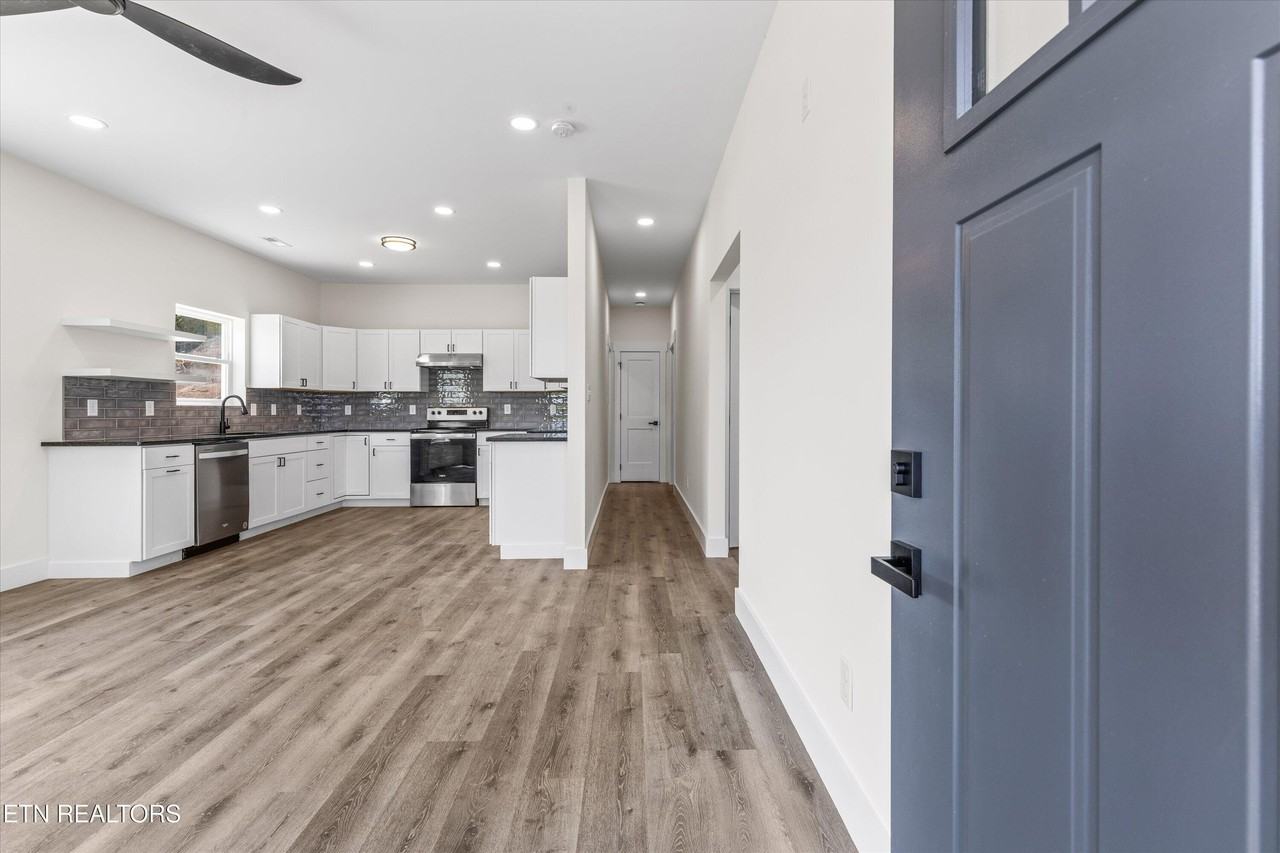3900 Lilac Ave - Photo 4 of 41