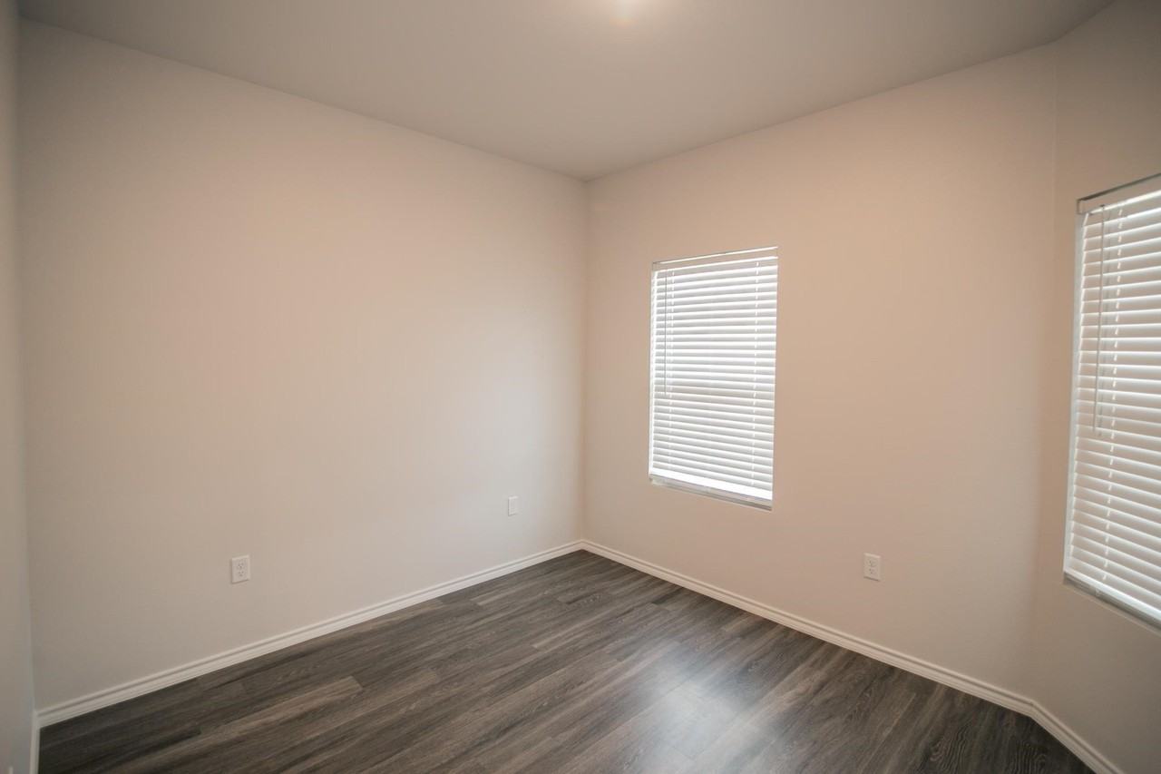 1123 Mission Creek Dr - Photo 5 of 26