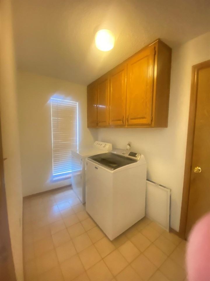 5719 95th St - Photo 5 of 12