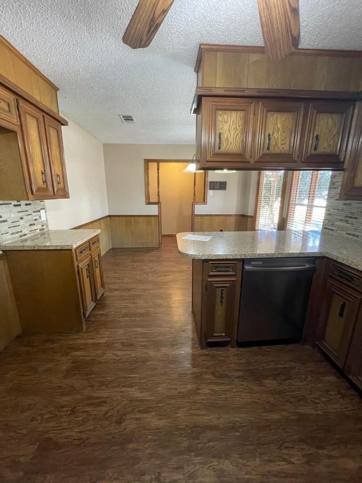 5316 73rd St - Photo 4 of 29