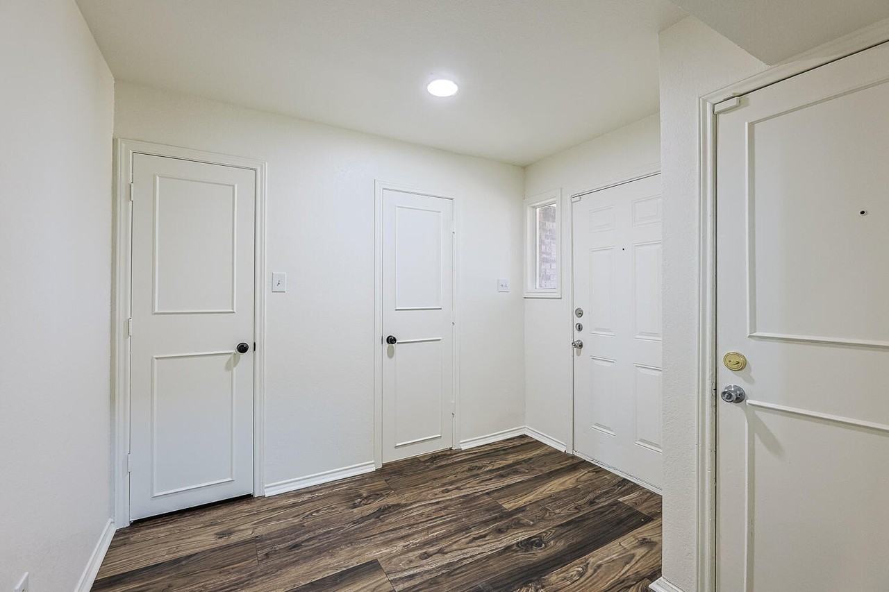 8308 Albany Ave - Photo 7 of 49