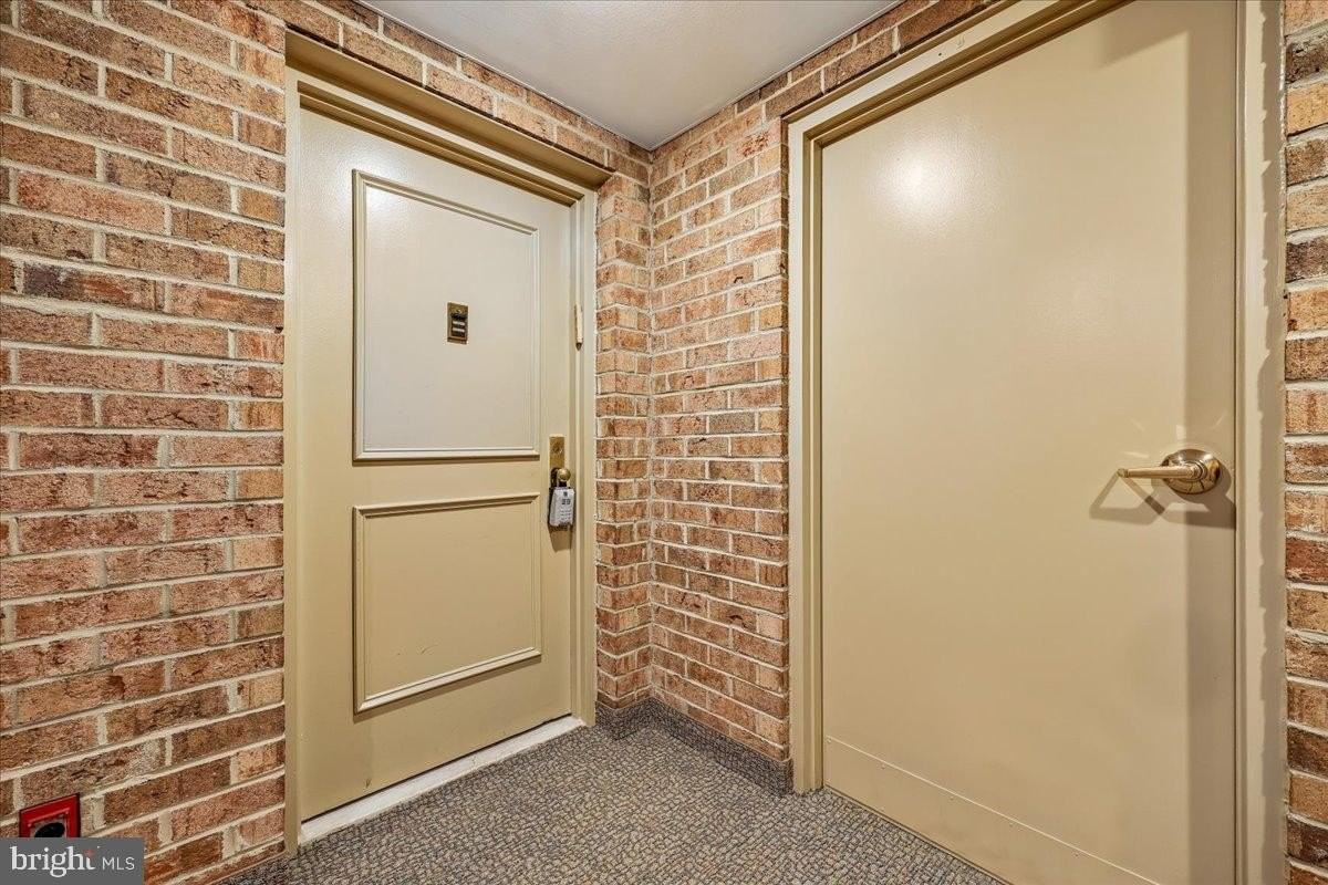 11419 Commonwealth Dr - Photo 4 of 34