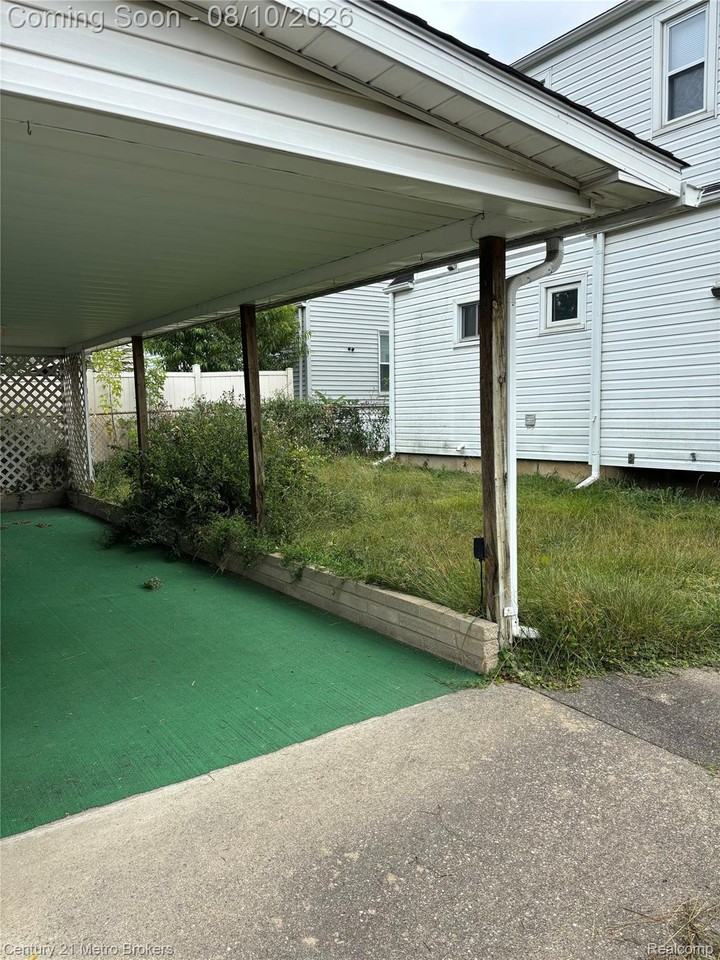 750 Ingleside Ave - Photo 3 of 28