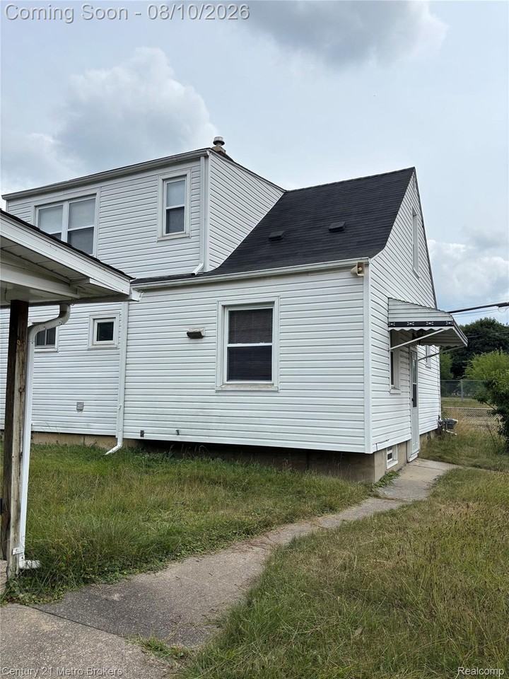 750 Ingleside Ave - Photo 4 of 28