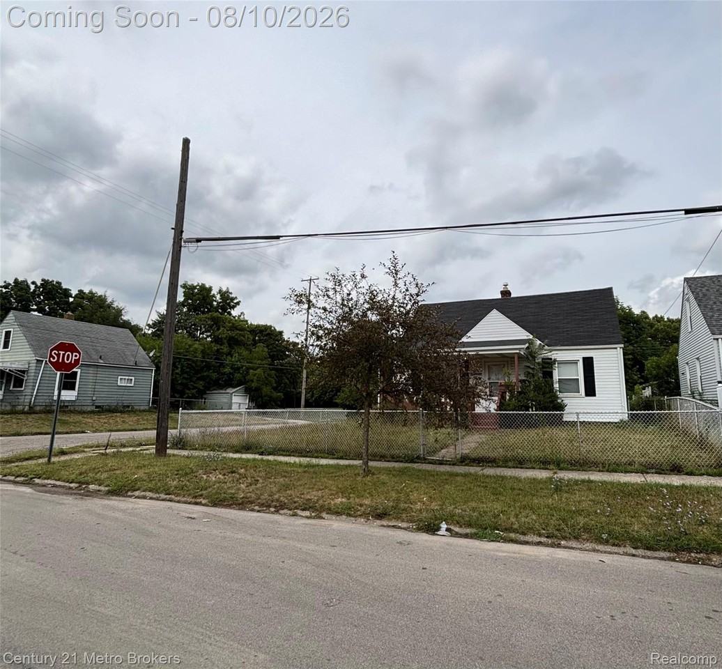 750 Ingleside Ave - Photo 5 of 28