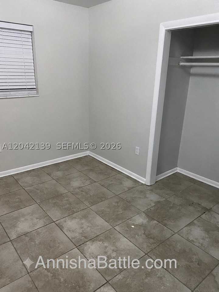 2901 Nw 50th St - Photo 4 of 14