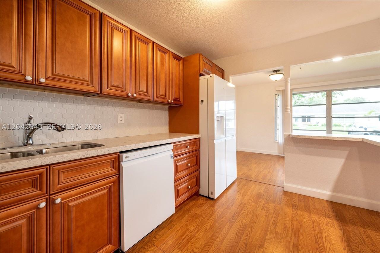 8555 Nw 10th St #B106 - Photo 4 of 28