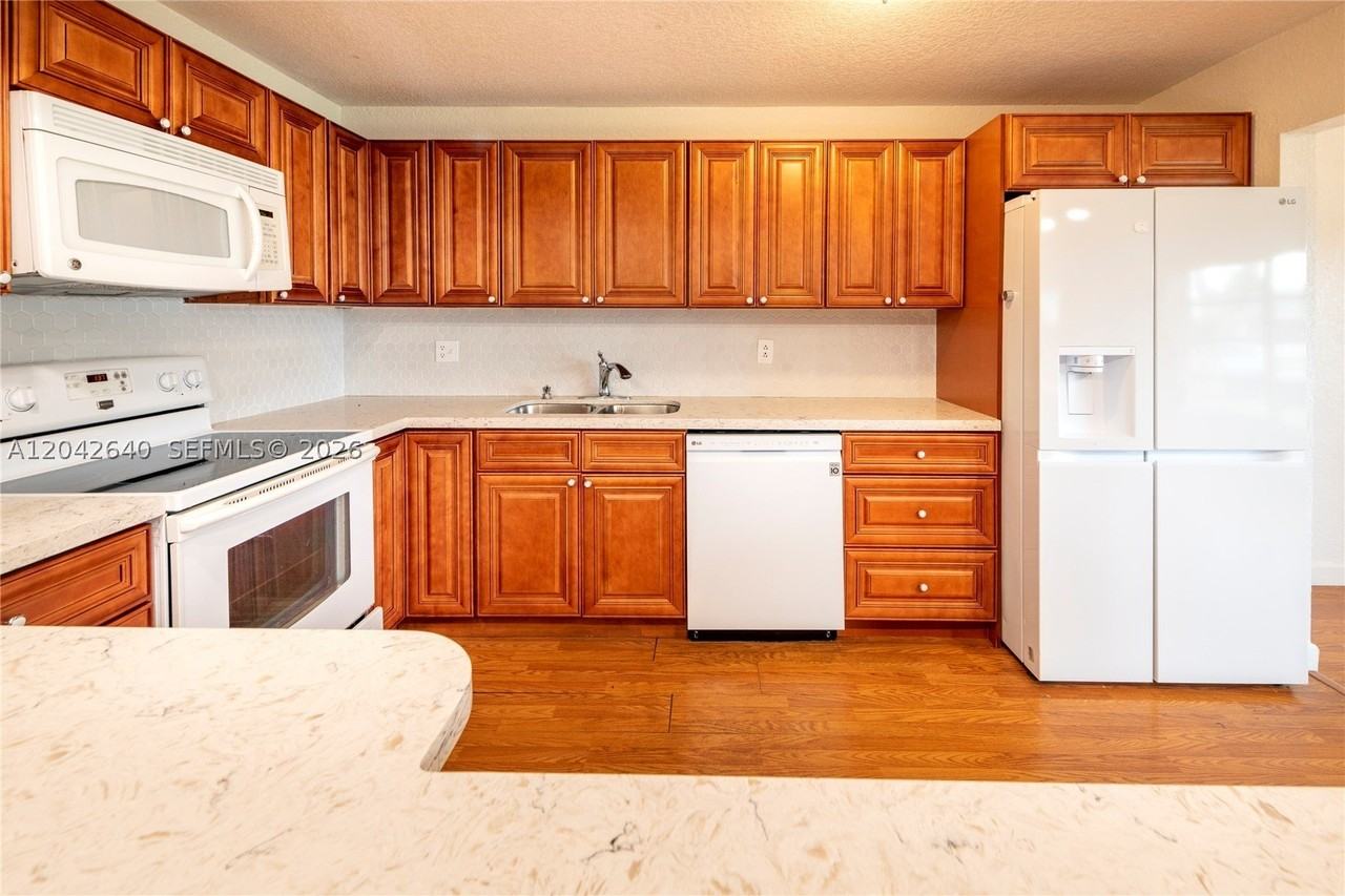 8555 Nw 10th St #B106 - Photo 5 of 28