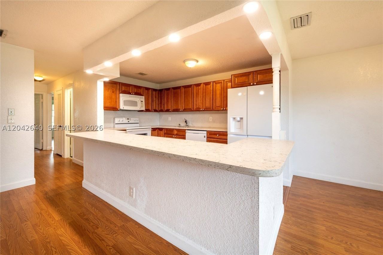 8555 Nw 10th St #B106 - Photo 7 of 28