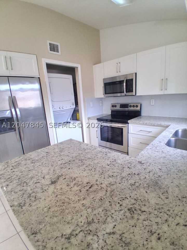 17318 Nw 74th Ave #202 - Photo 4 of 24