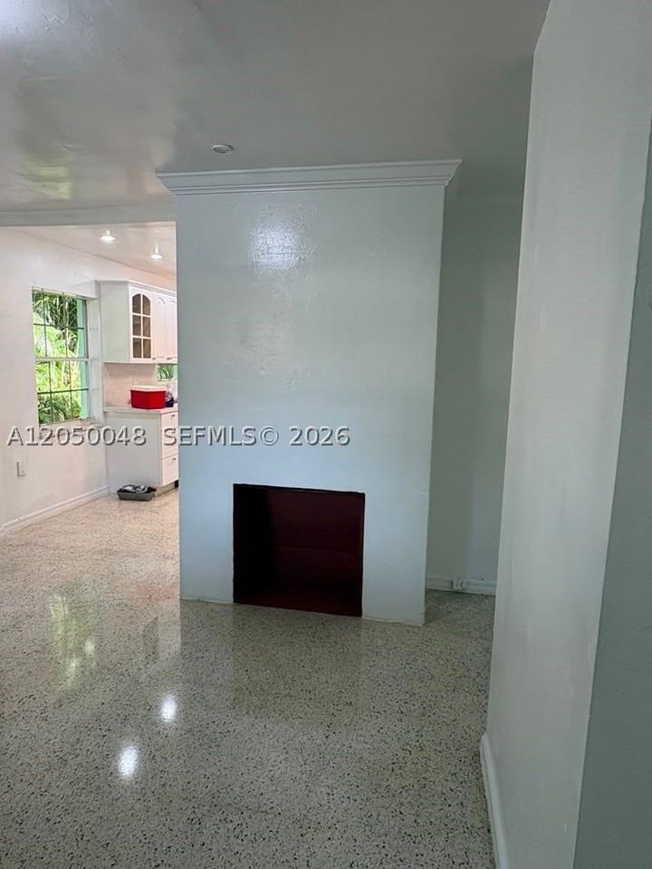 475 Ne 164th St - Photo 6 of 7