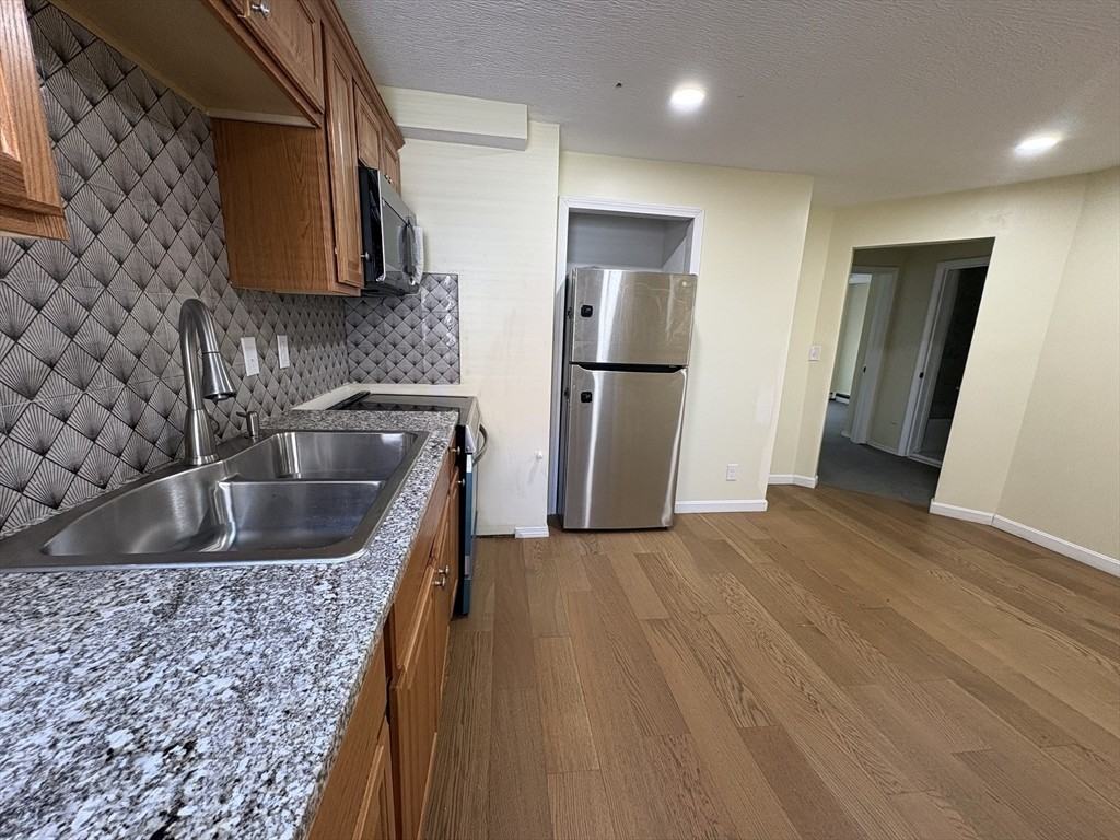 45 Mason Ave ##2 - Photo 4 of 19