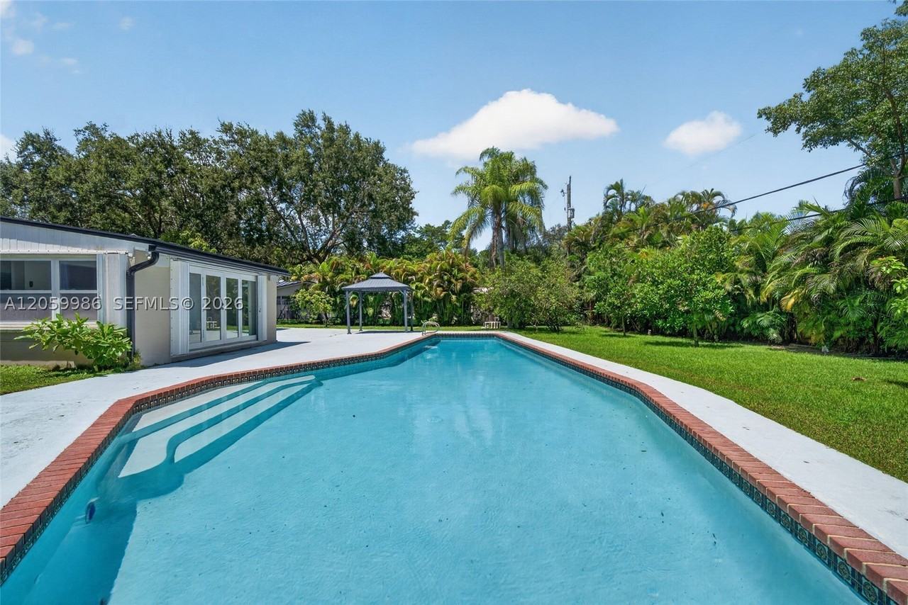 12935 Sw 81st Ave - Photo 4 of 43