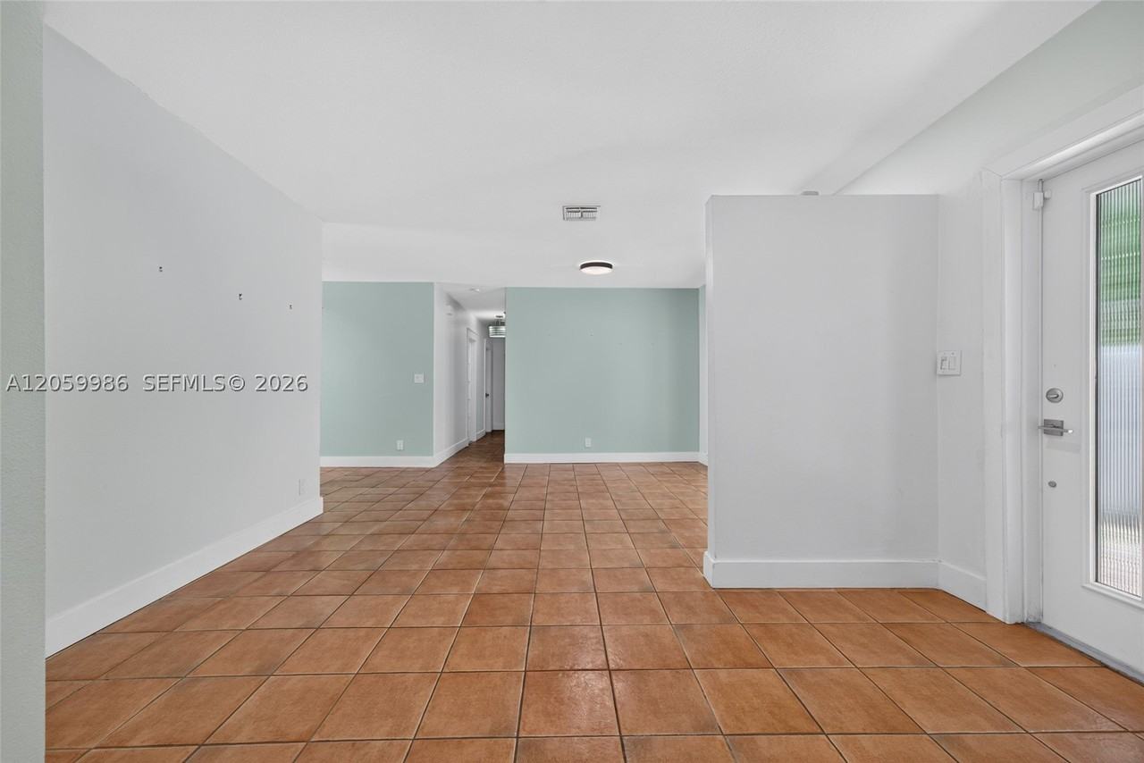 12935 Sw 81st Ave - Photo 7 of 43