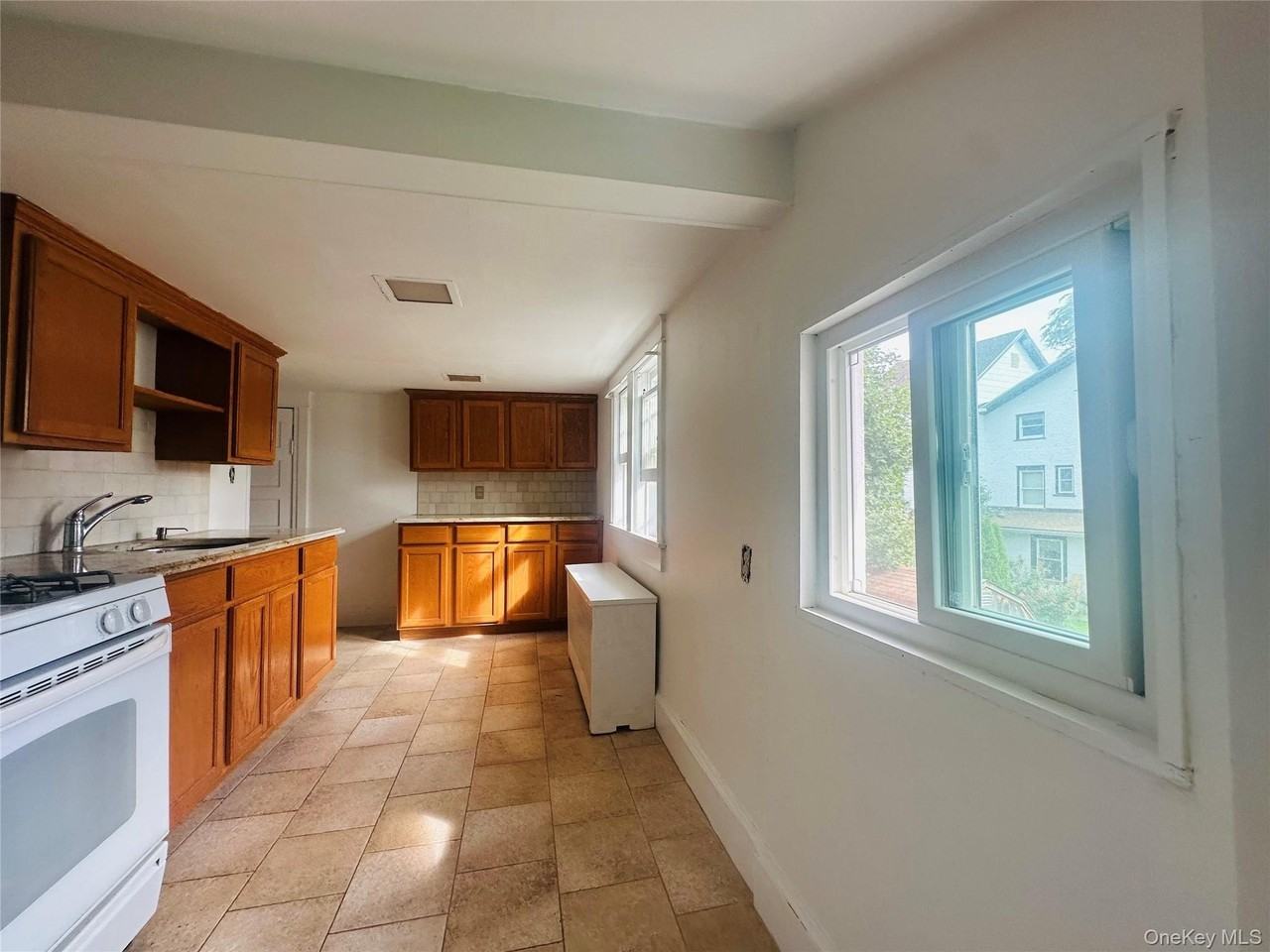 12 Cliff St Unit 2 - Photo 4 of 16