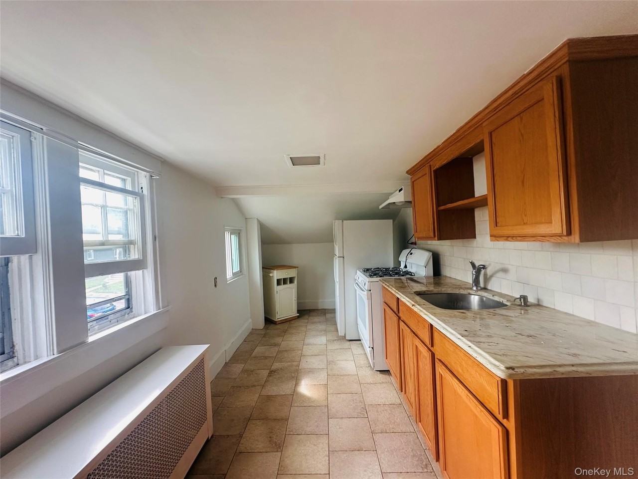12 Cliff St Unit 2 - Photo 5 of 16