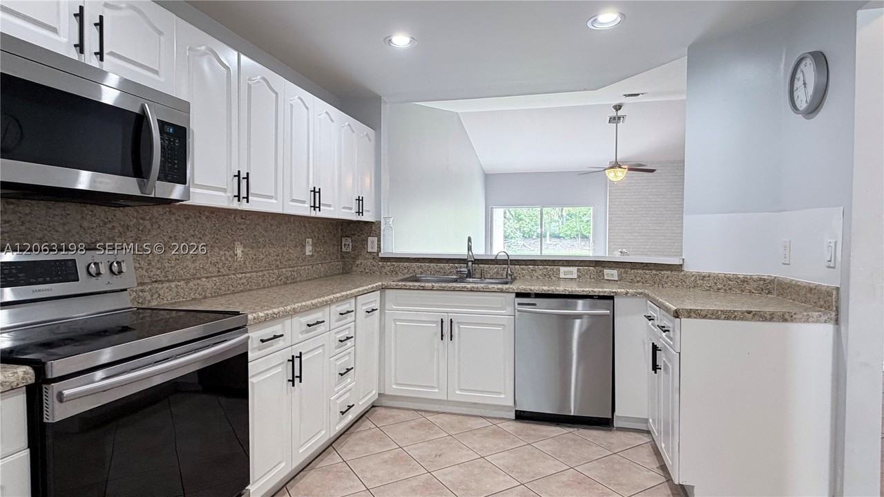 2020 Andromeda Ln #2020 - Photo 3 of 30