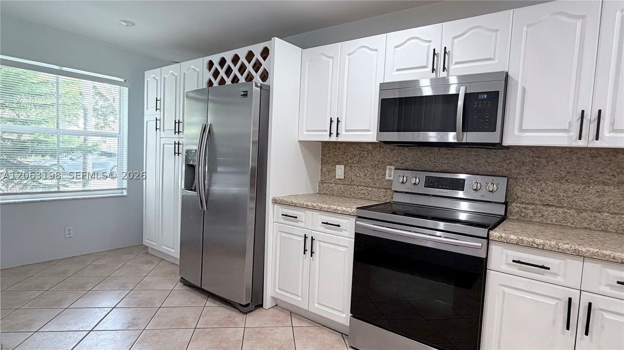 2020 Andromeda Ln #2020 - Photo 4 of 30