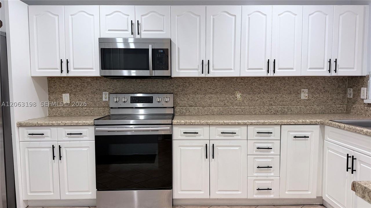 2020 Andromeda Ln #2020 - Photo 5 of 30