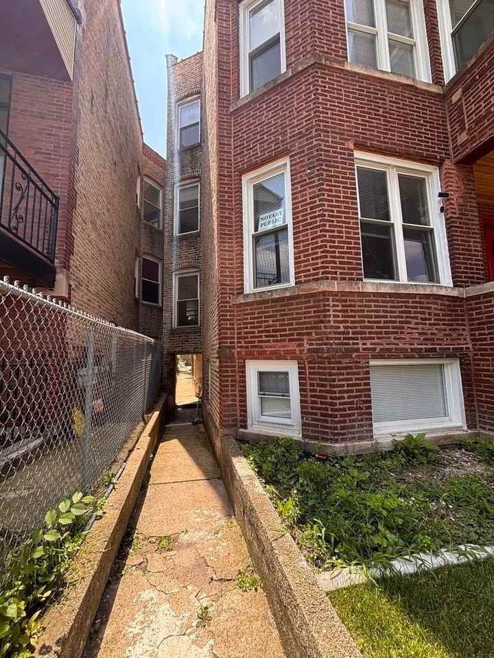 3233 W Cortez St - Photo 2 of 20