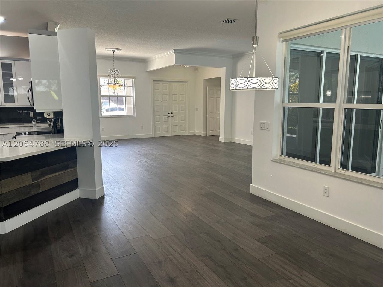 1046 Sw 159th Way - Photo 5 of 28