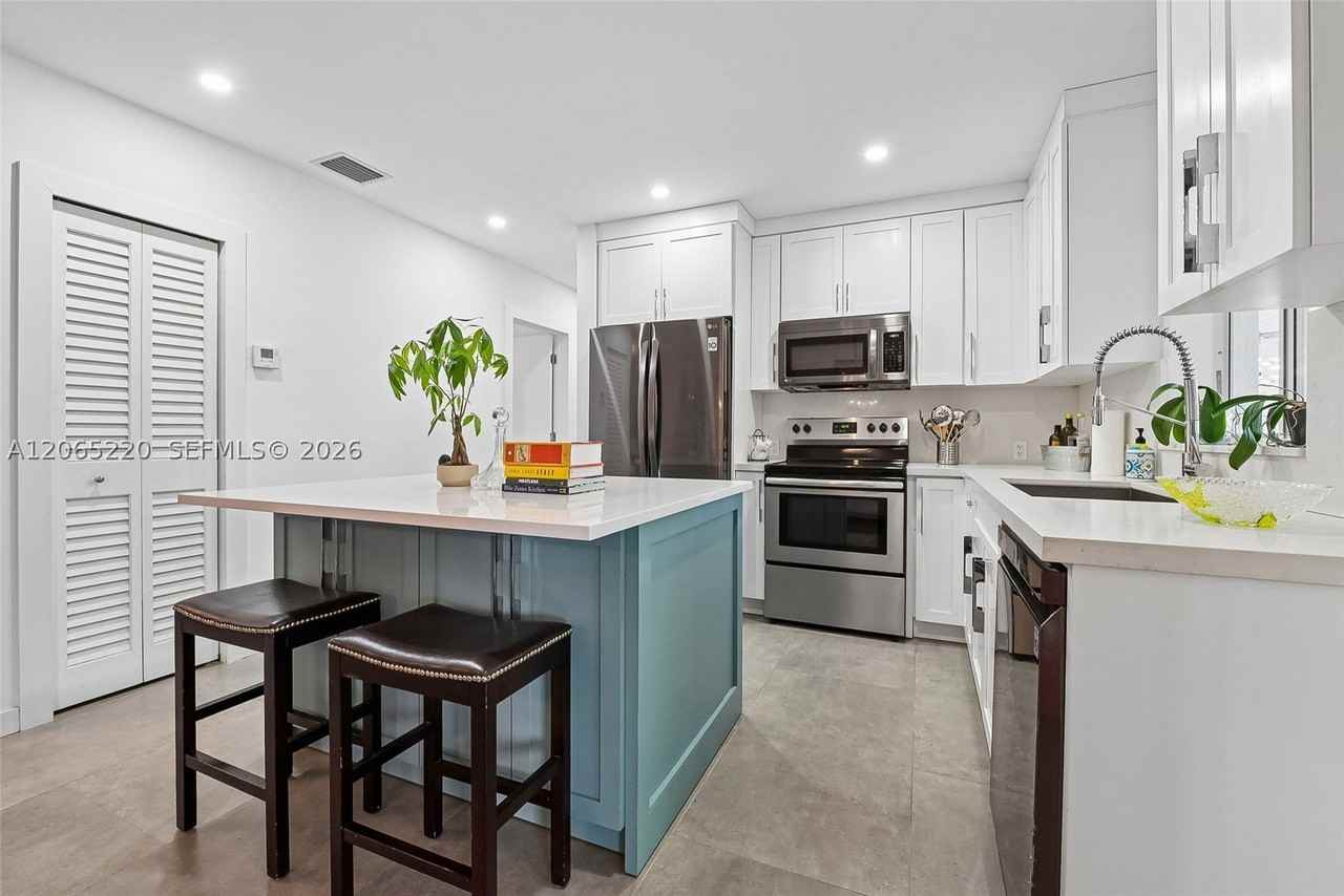 7450 Sw 36th St - Photo 5 of 17