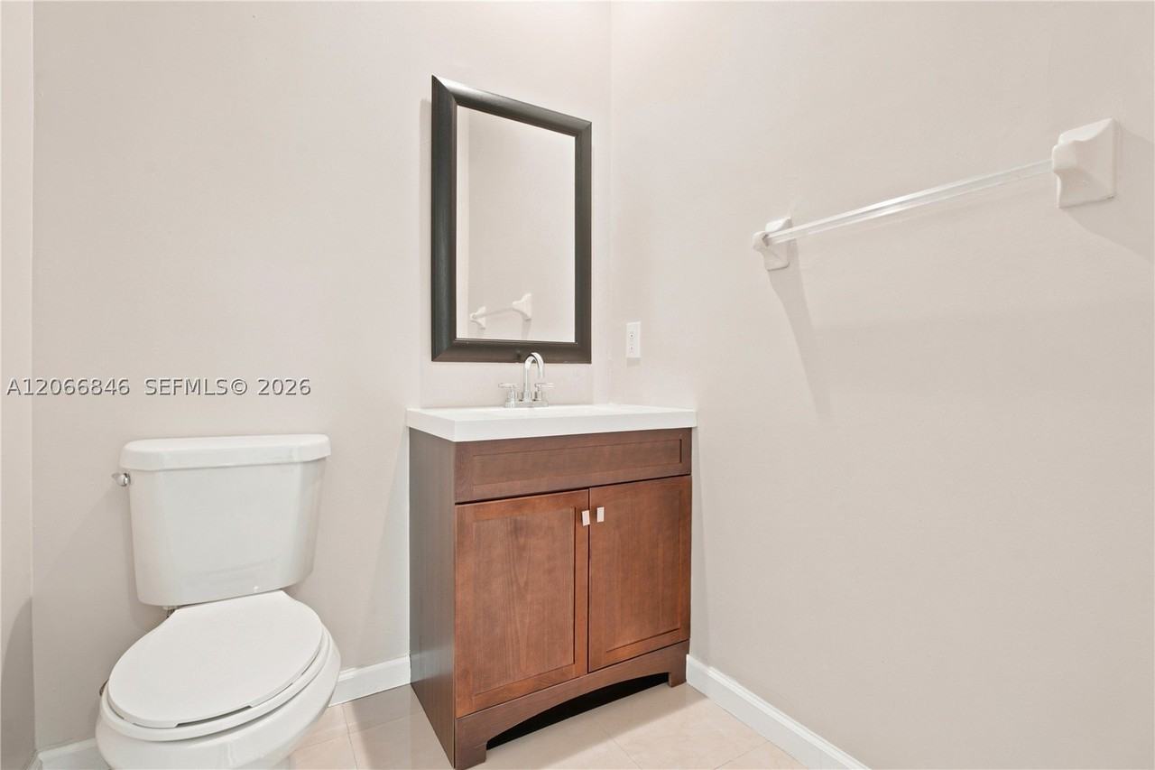 3710 Ne 22nd Pl #3710 - Photo 7 of 18