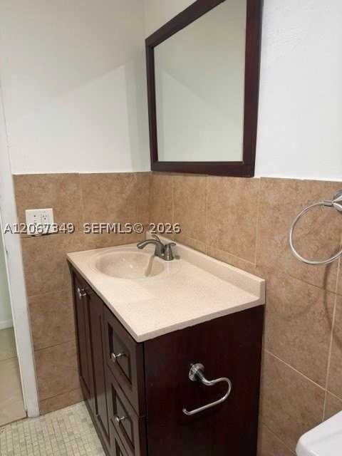 6960 Nw 186th St #2-521 - Photo 4 of 9