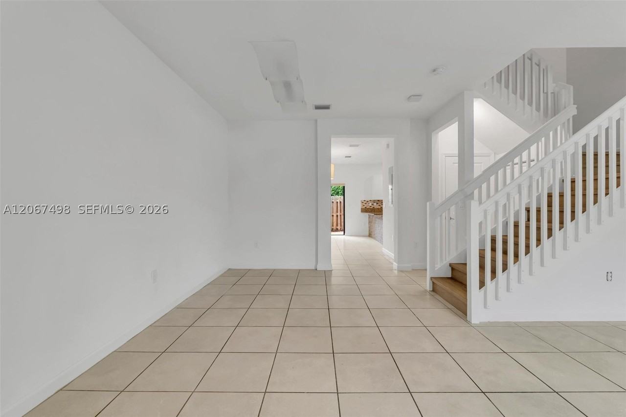 582 Ne 207th St #582 - Photo 7 of 35