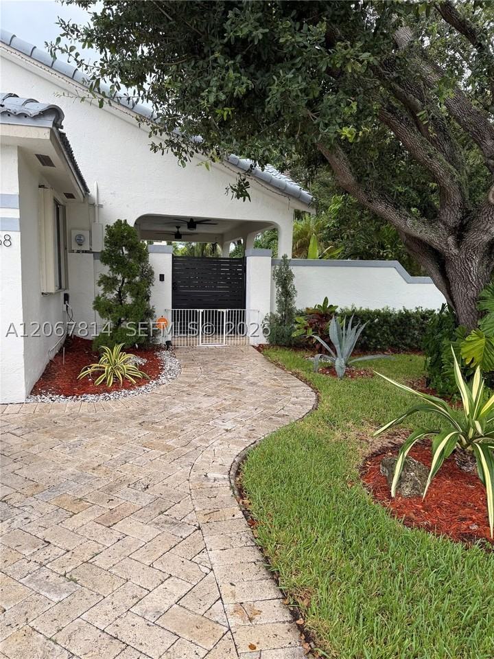 15158 Nw 89th Ave - Photo 2 of 37