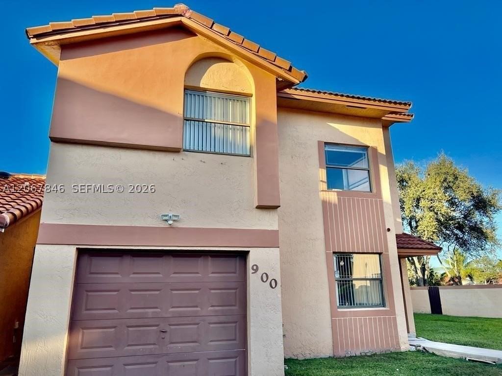 900 Sw 113th Ter - Photo 2 of 35