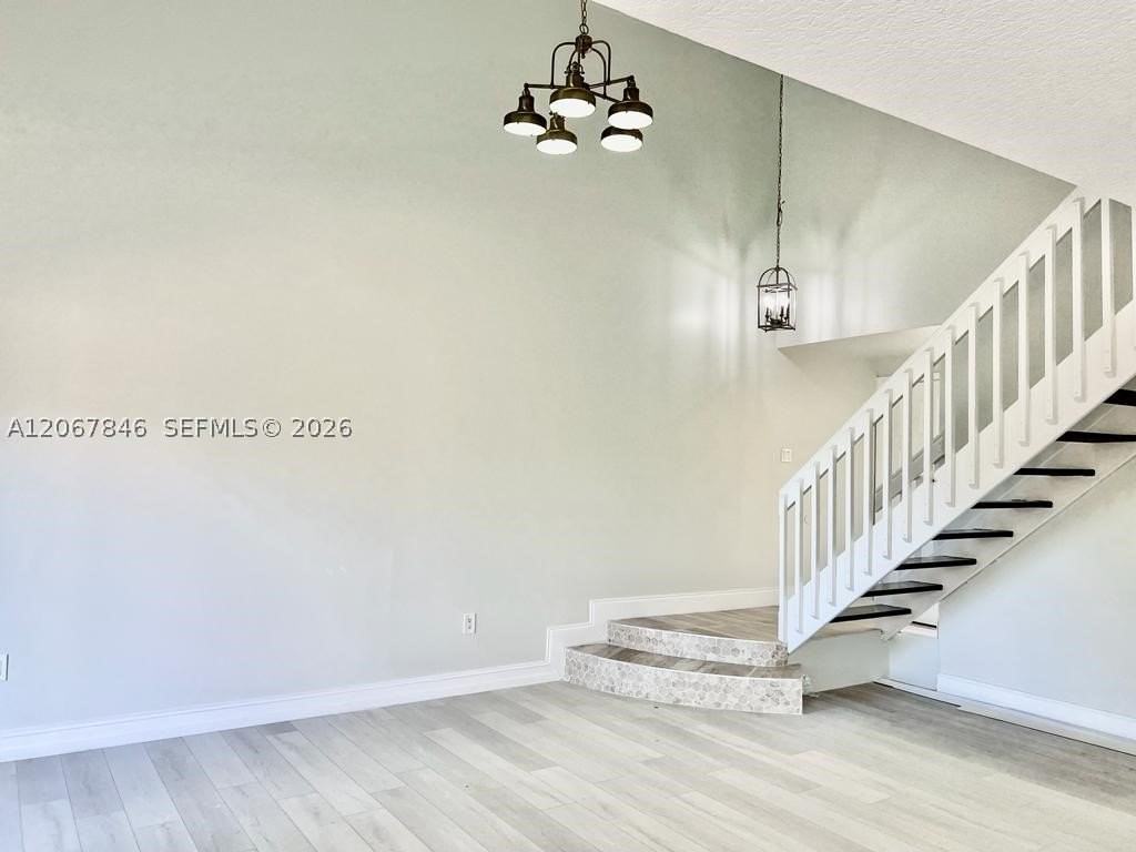 900 Sw 113th Ter - Photo 5 of 35