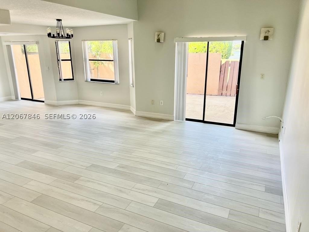 900 Sw 113th Ter - Photo 6 of 36