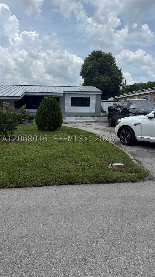 7672 Kismet St - Photo 3 of 29