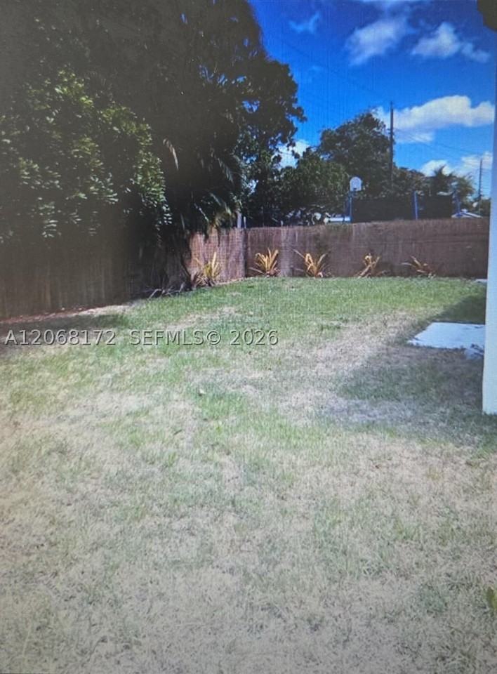 1531 N 70th Ter - Photo 4 of 12