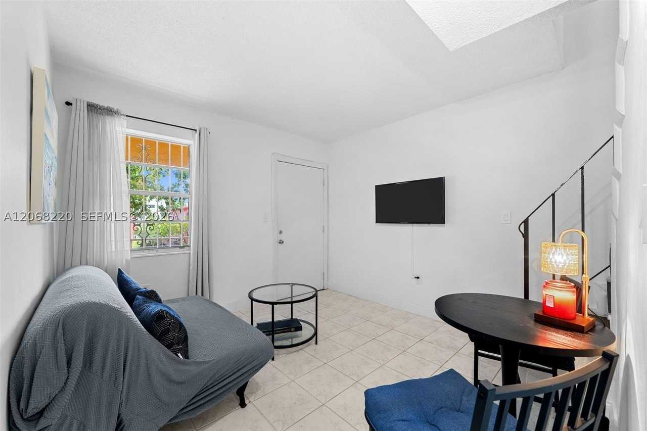 515 Sw 3rd St #6 - Photo 2 of 20
