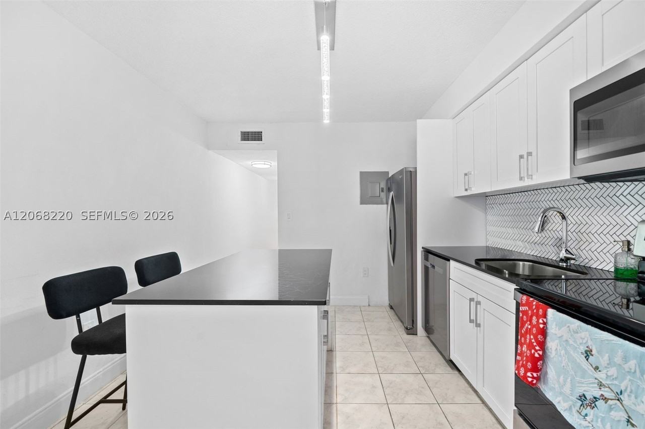 515 Sw 3rd St #6 - Photo 5 of 20