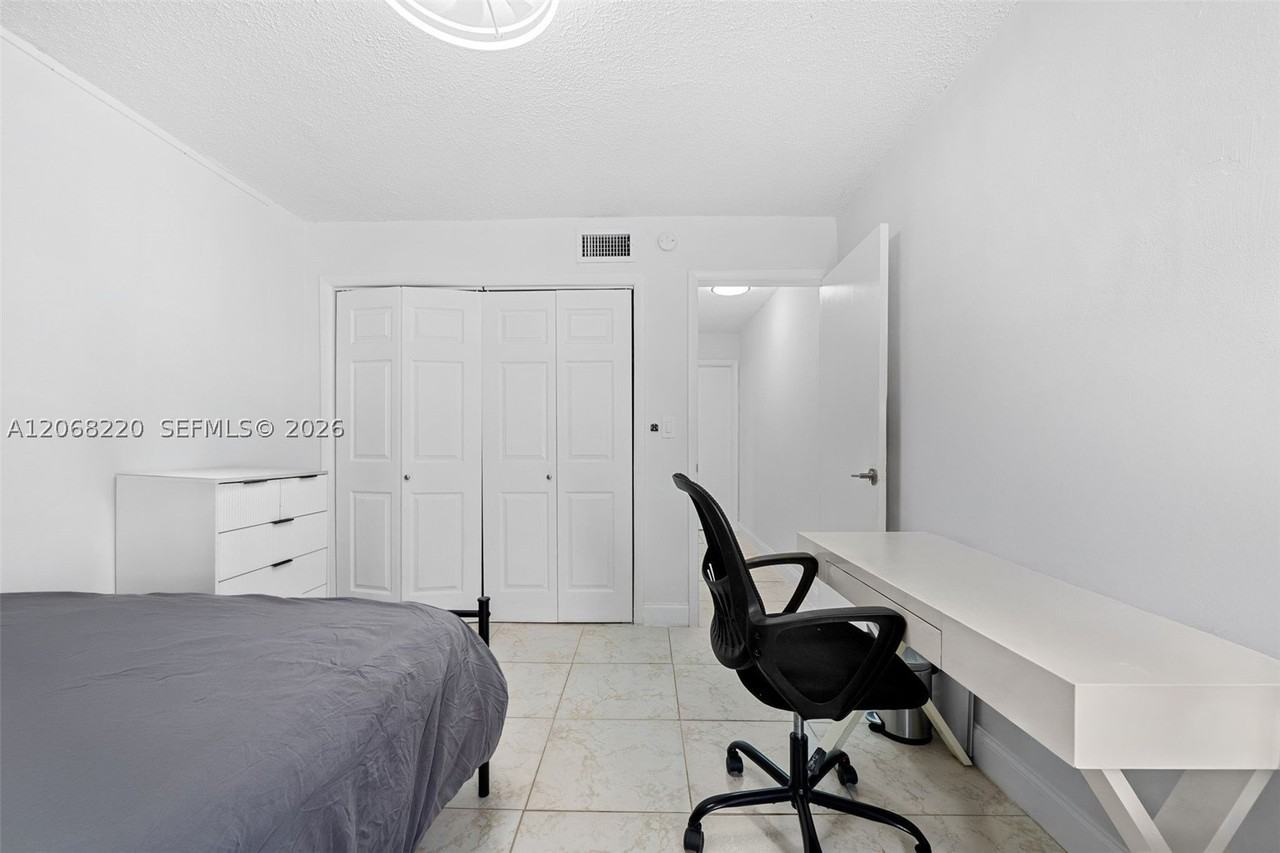 515 Sw 3rd St #6 - Photo 7 of 20