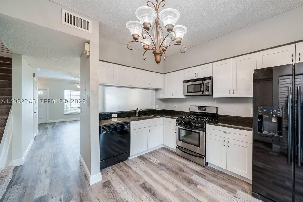 8040 Sanibel Dr #8040 - Photo 5 of 30