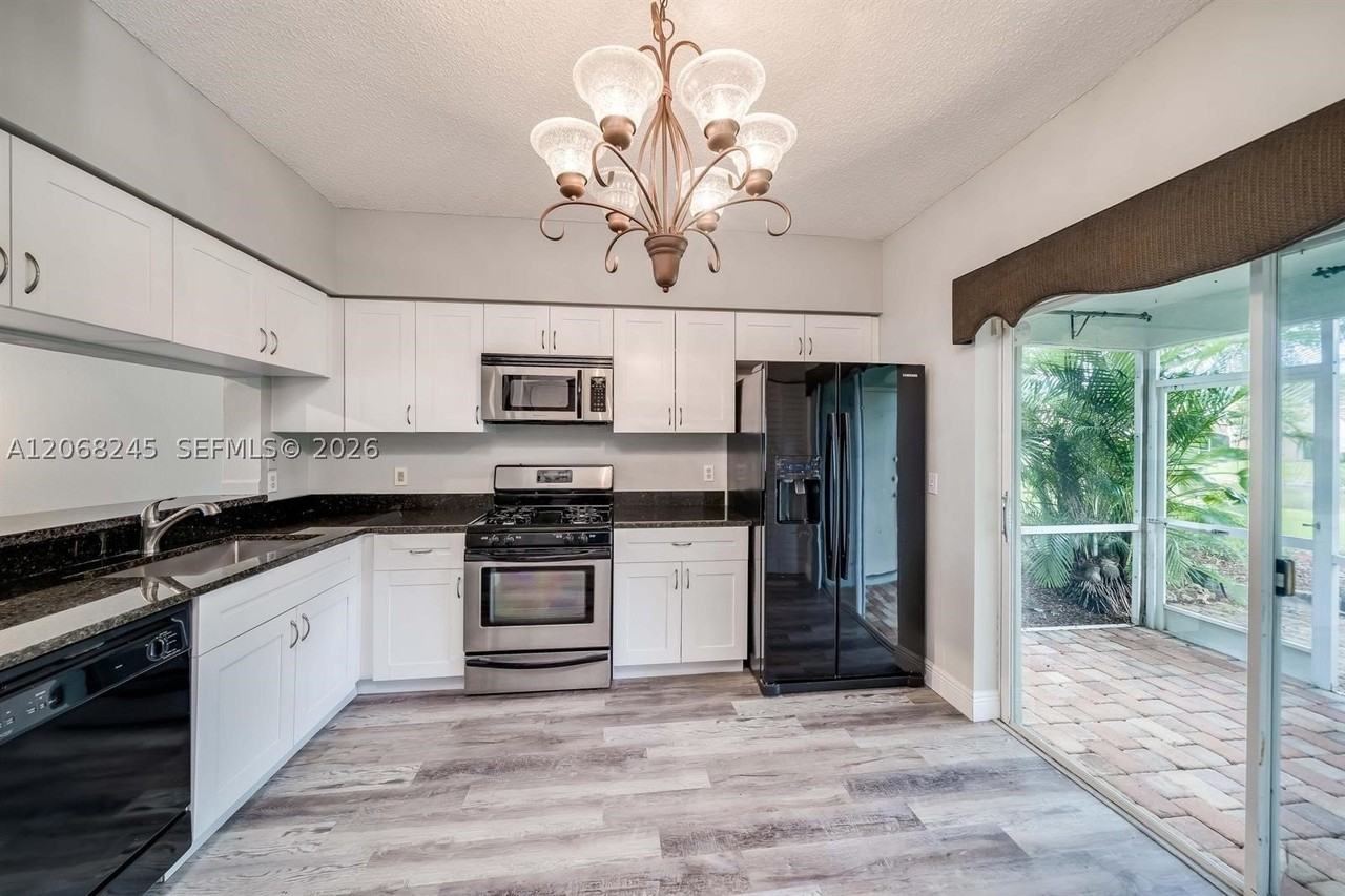 8040 Sanibel Dr #8040 - Photo 6 of 30