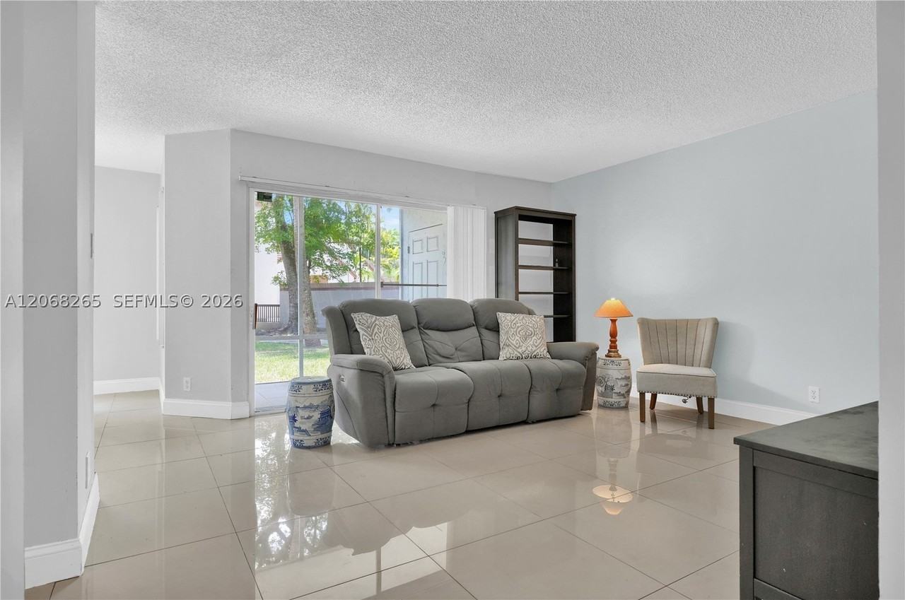 13946 Sw 91st Ter #13946 - Photo 2 of 26
