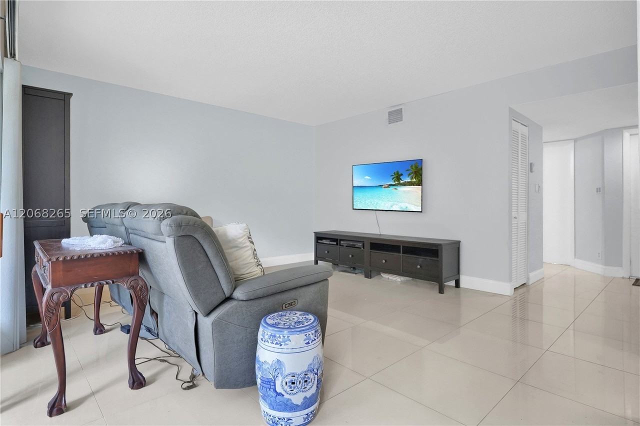 13946 Sw 91st Ter #13946 - Photo 3 of 26