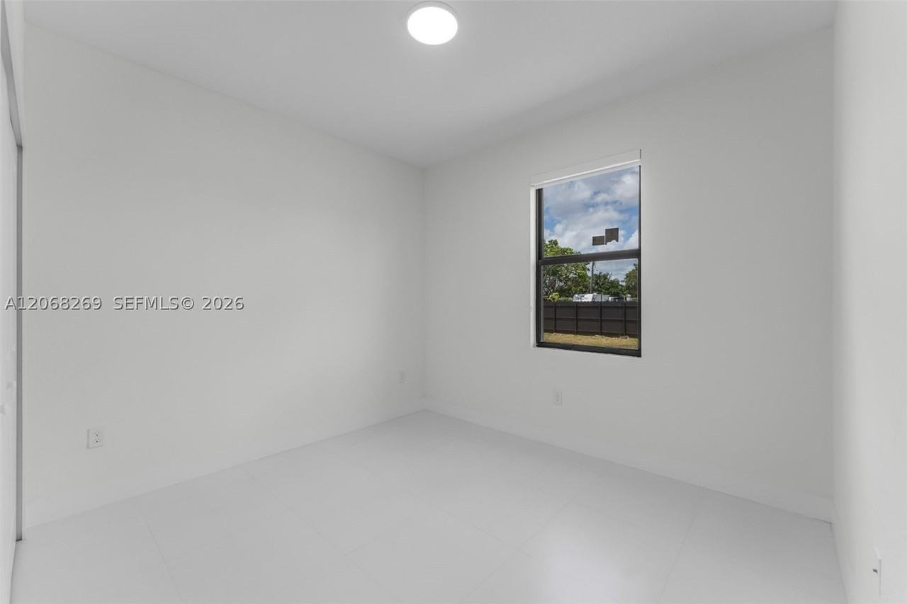 32206 Sw 196th Ave #1 - Photo 5 of 8