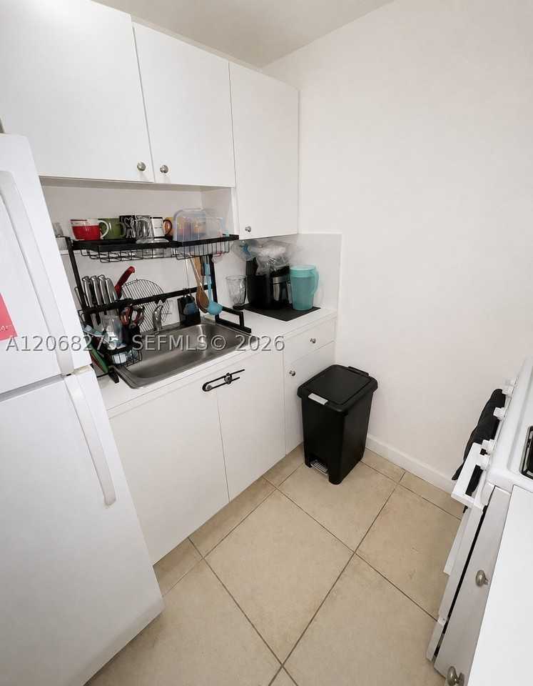 1305 W 53rd St #430 - Photo 2 of 9