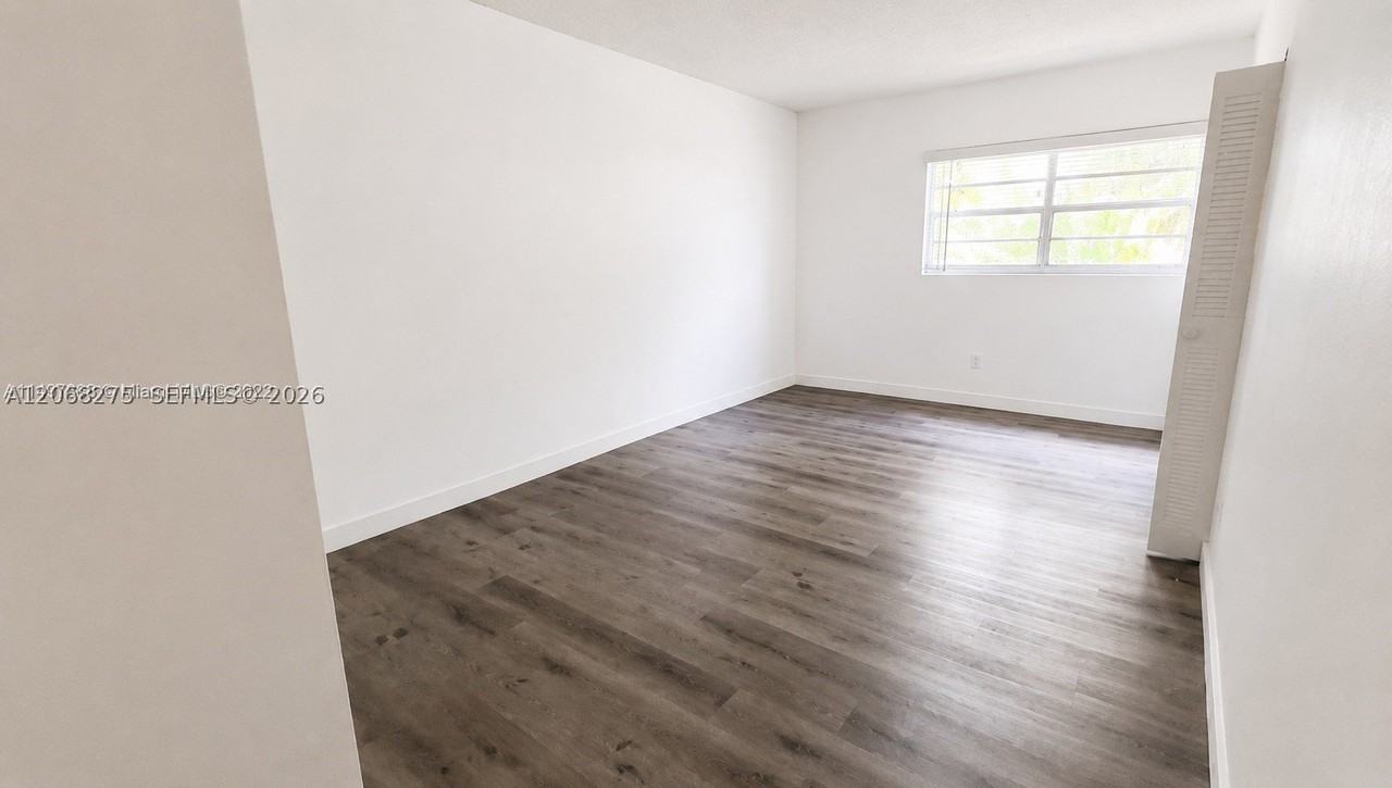 1305 W 53rd St #430 - Photo 4 of 9