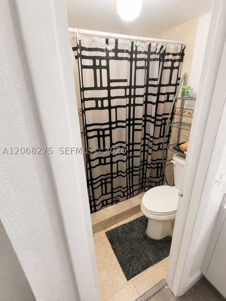 1305 W 53rd St #430 - Photo 7 of 9