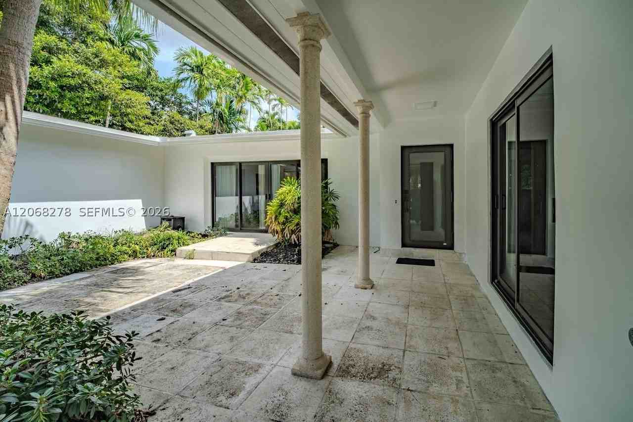 1825 Alamanda Dr - Photo 5 of 26